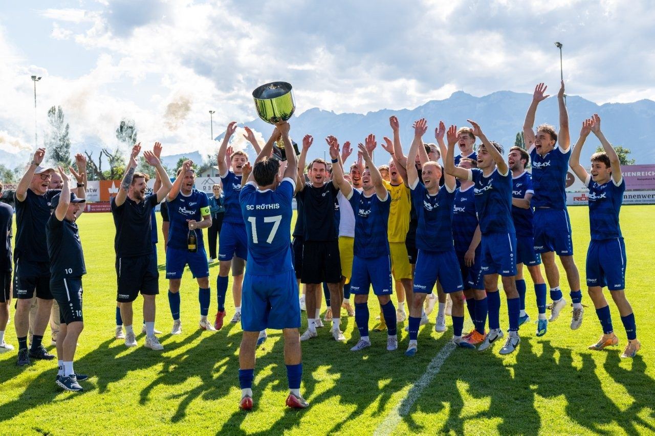 Hoch die Hände: Röthis ist neuer Champion. 