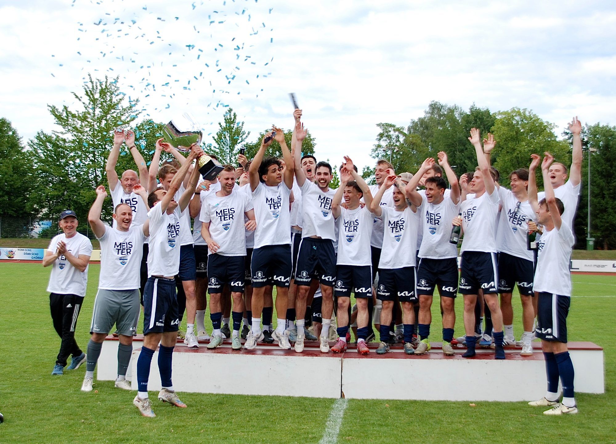 Zum Hunderter gelang FC Götzis der Aufstieg in die Vorarlbergliga. VEREIN