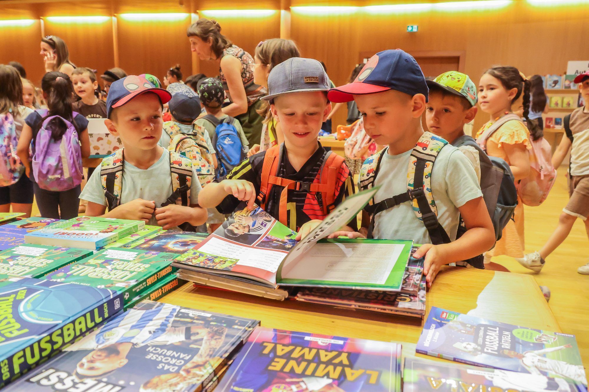 850 Kinder besuchten am ersten Tag die 15. VN-Kinder- und Jugendbuchmesse Buch am Bach.