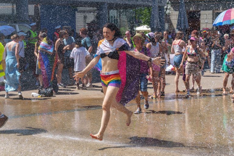 Christopher Street Day in Bildern: Bunte Parade durch Bregenz