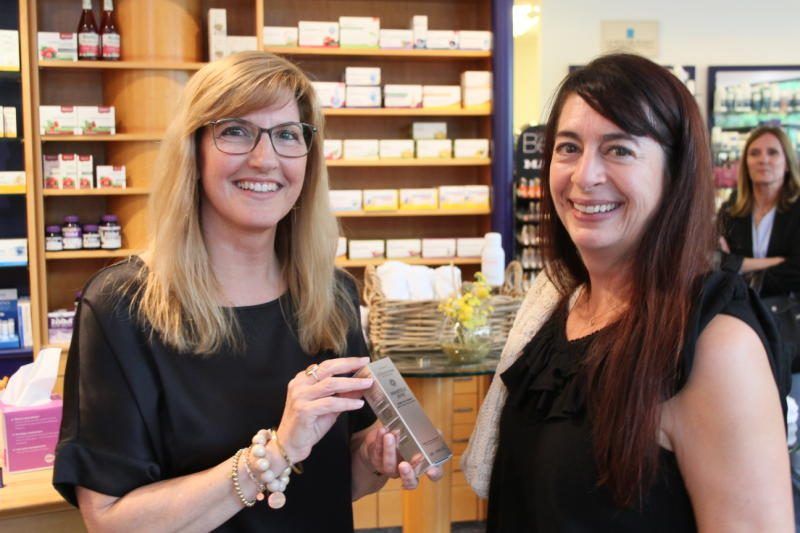Sabine Jordan (l.) mit Raquel Bindel amüsierten sich prächtig.