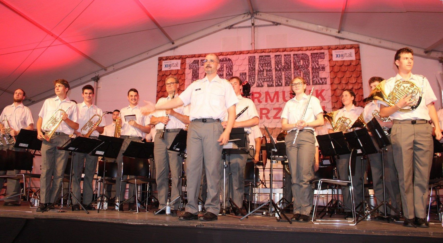Kapellmeister Major Wolfram Öller eröffnete mit der Militärmusik am Samstag das Abendprogramm und hatte von Unter dem Doppeladler über Kaiserin Sissi bis zur Fischerin vom Bodensee musikalisch alles im Griff.