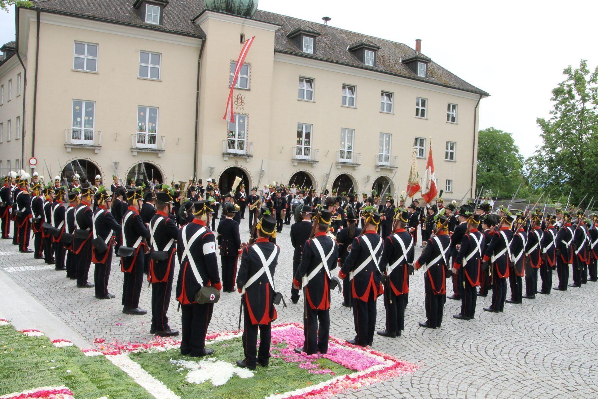 Die besonders festlichen Ausrückungen an Fronleichnam sowie am ersten Sonntag danach bilden in Hörbranz jährlich ein historisches Ritual.