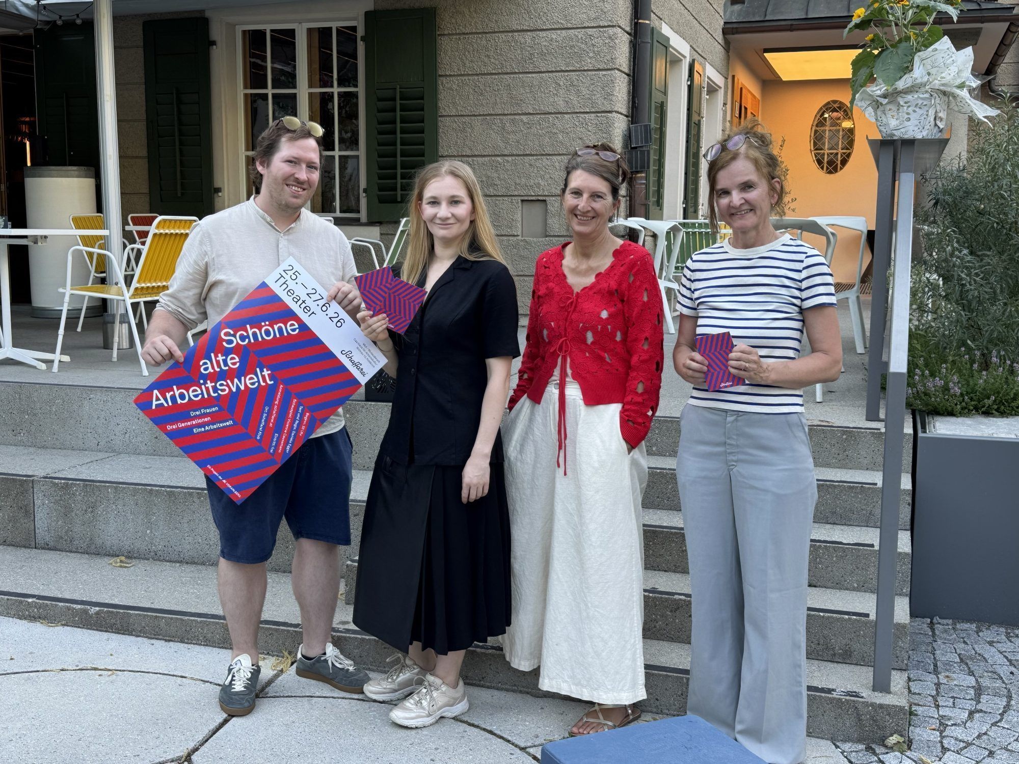 Veranstalter Matthias Moosbrugger (Schaffarei), Schauspielerin Vivienne Causemann, Autorin Daniela Egger und Moderatorin Brigitta Soraperra vor der Veranstaltung.