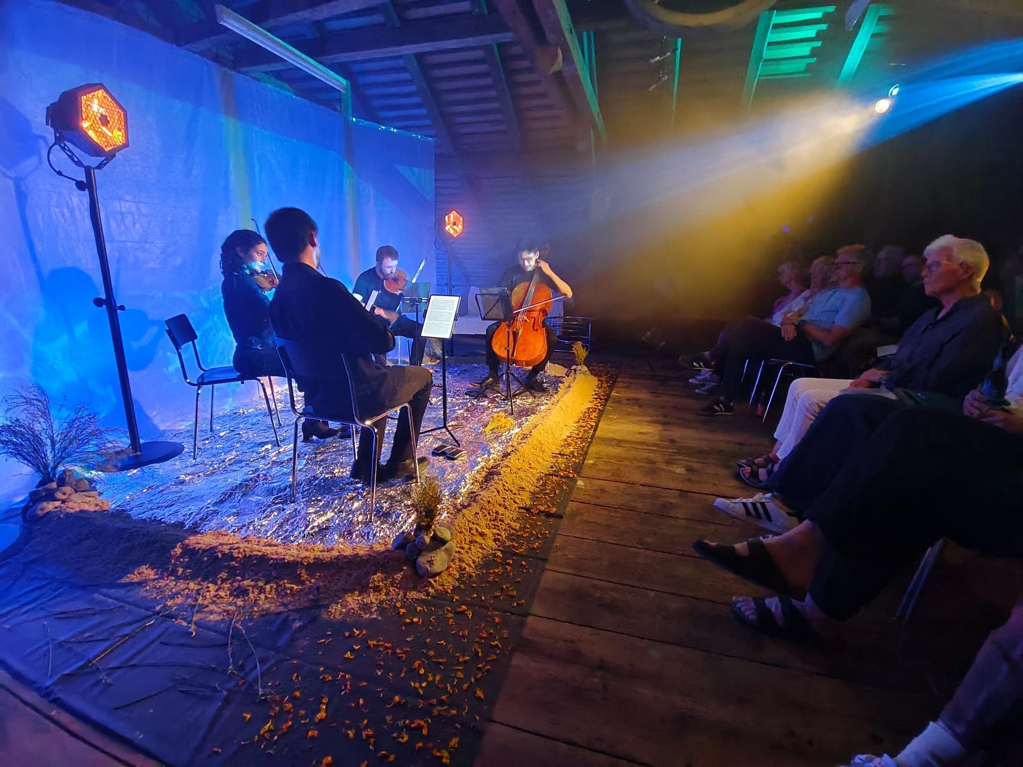 Übergang nach Nordafrika: Traditionelle Klänge schlagen eine musikalische Brücke über das Mittelmeer.