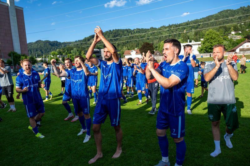 So feiern die Lochau Spieler den Vizetitel.