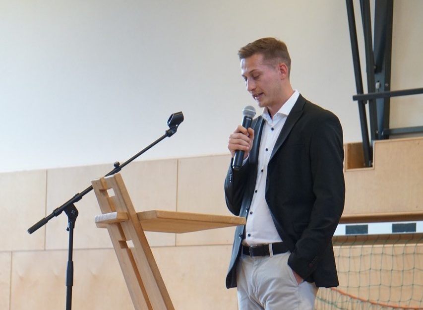 Klassenvorstand Jan Dietrich begrüßte die Gäste.