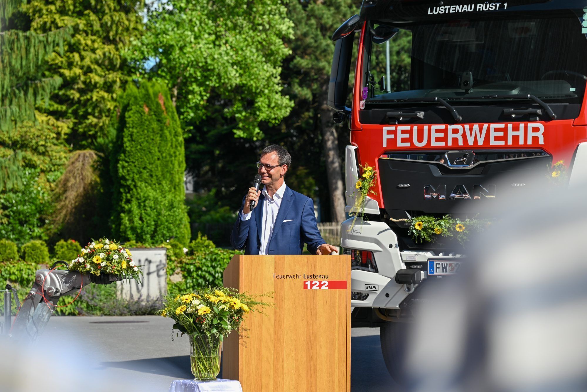 Auch Landeshauptmann Markus Wallner kam zur feierlichen Segnung und sprach den Feuerwehrleuten seinen Dank für ihren Einsatz aus.