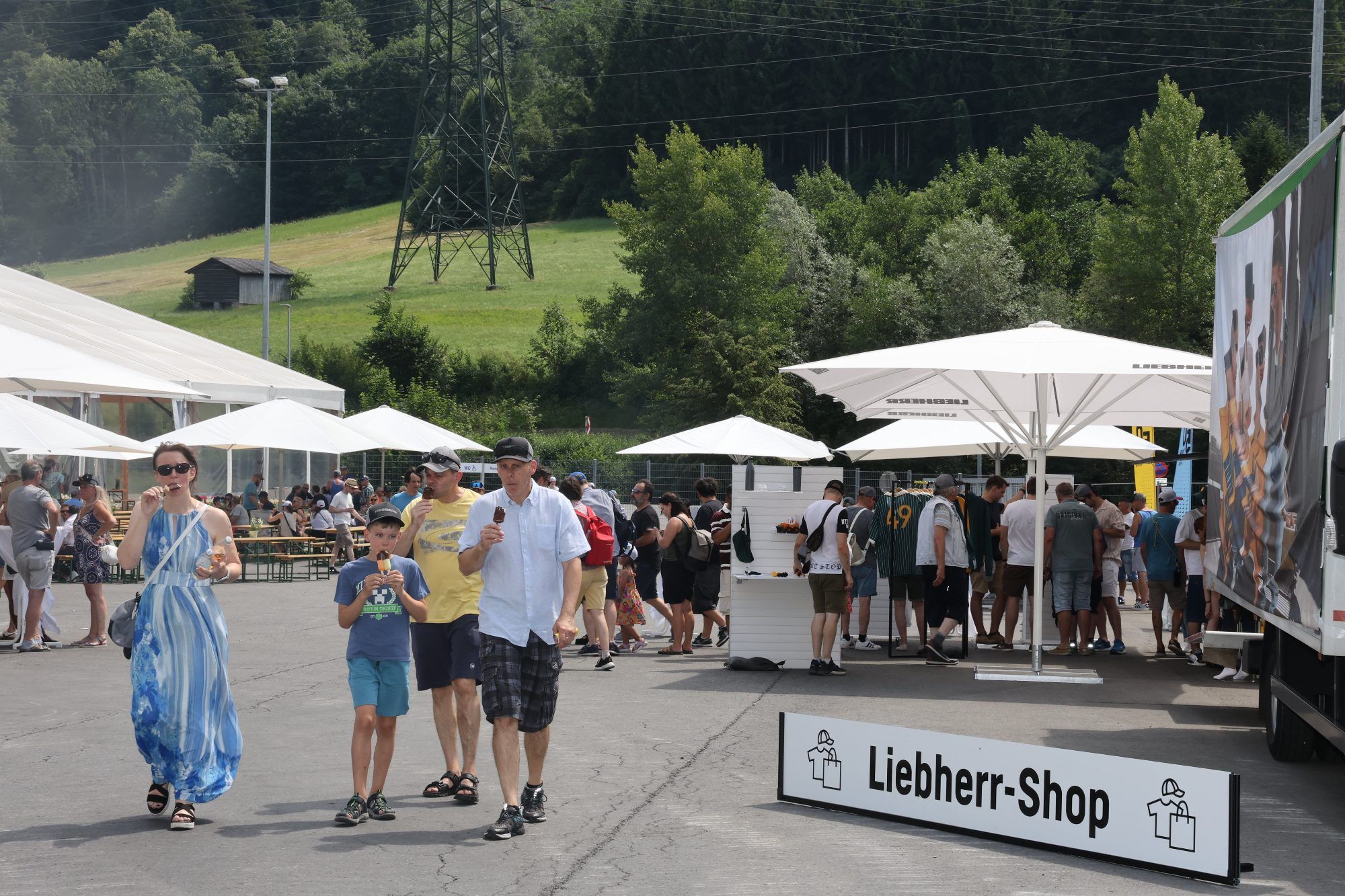 Liebherr-Firmenjubiläum wurde Volksfest