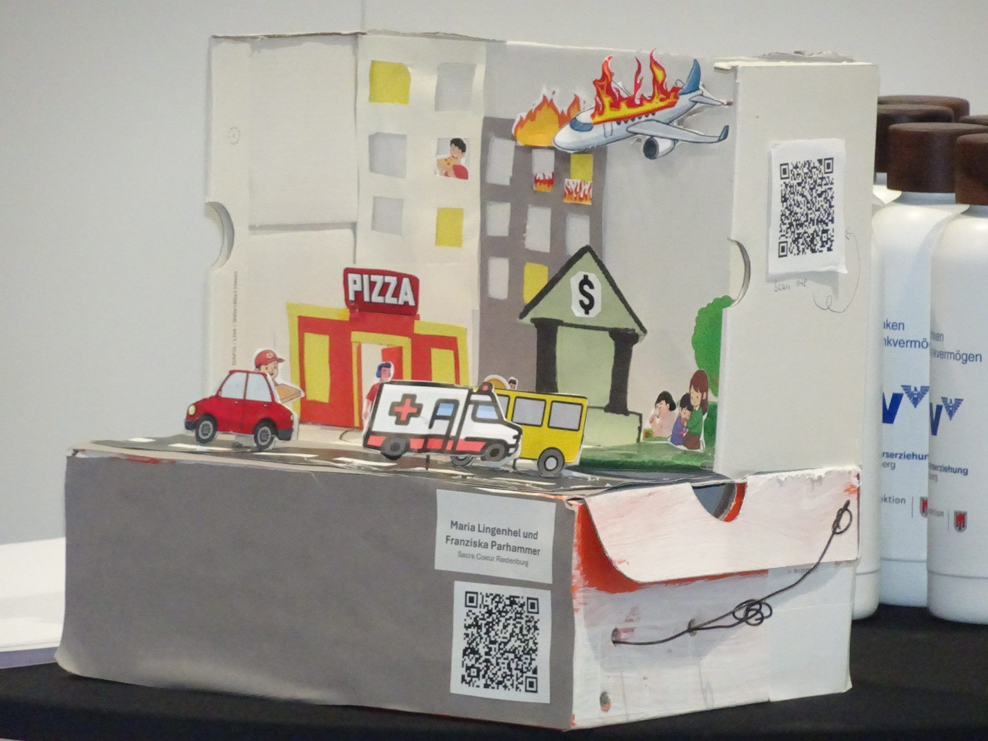 Die Vernissage zeigte die Vielfalt und Kreativität der eingereichten Arbeiten.