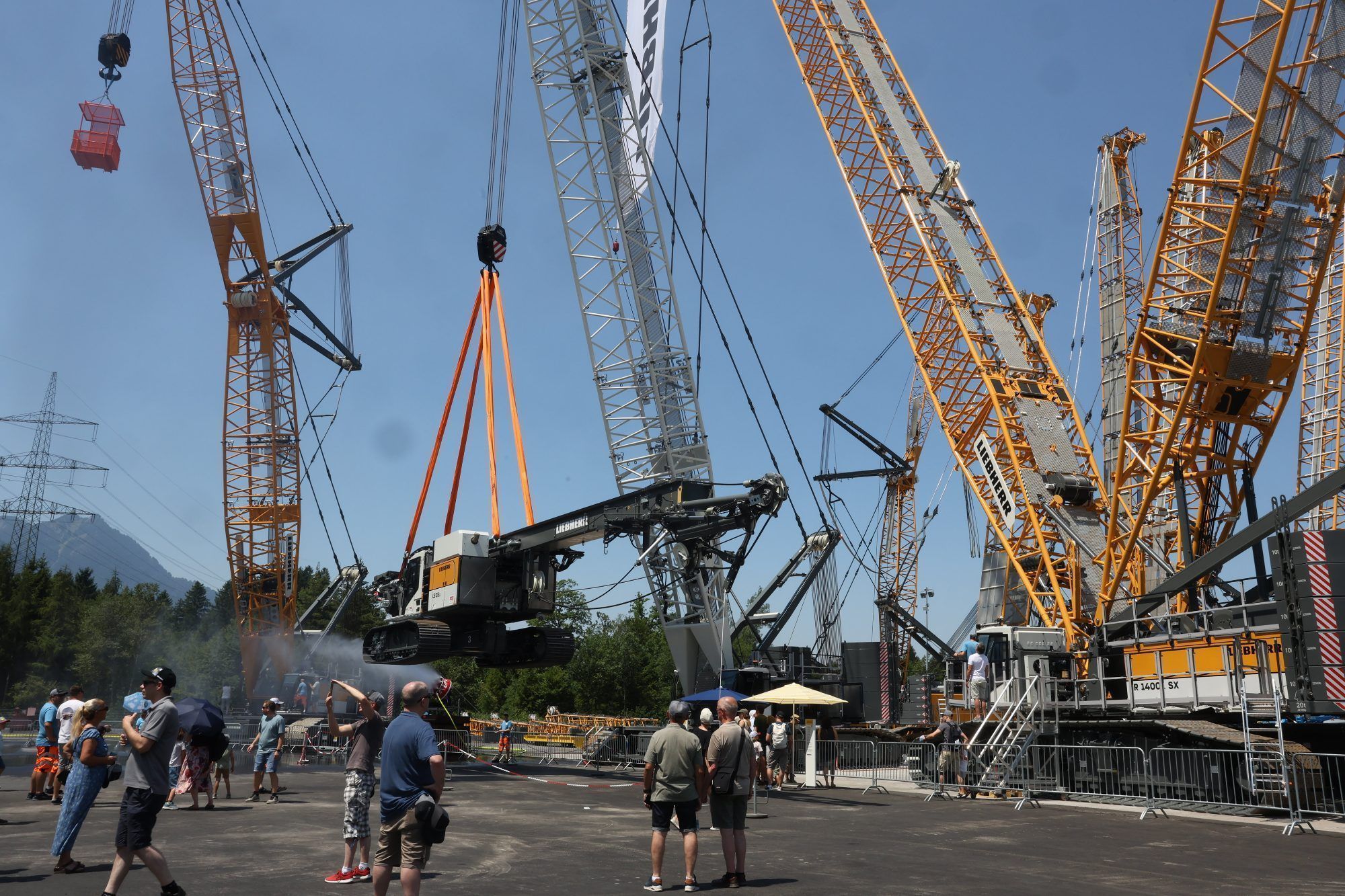 Liebherr-Firmenjubiläum wurde Volksfest