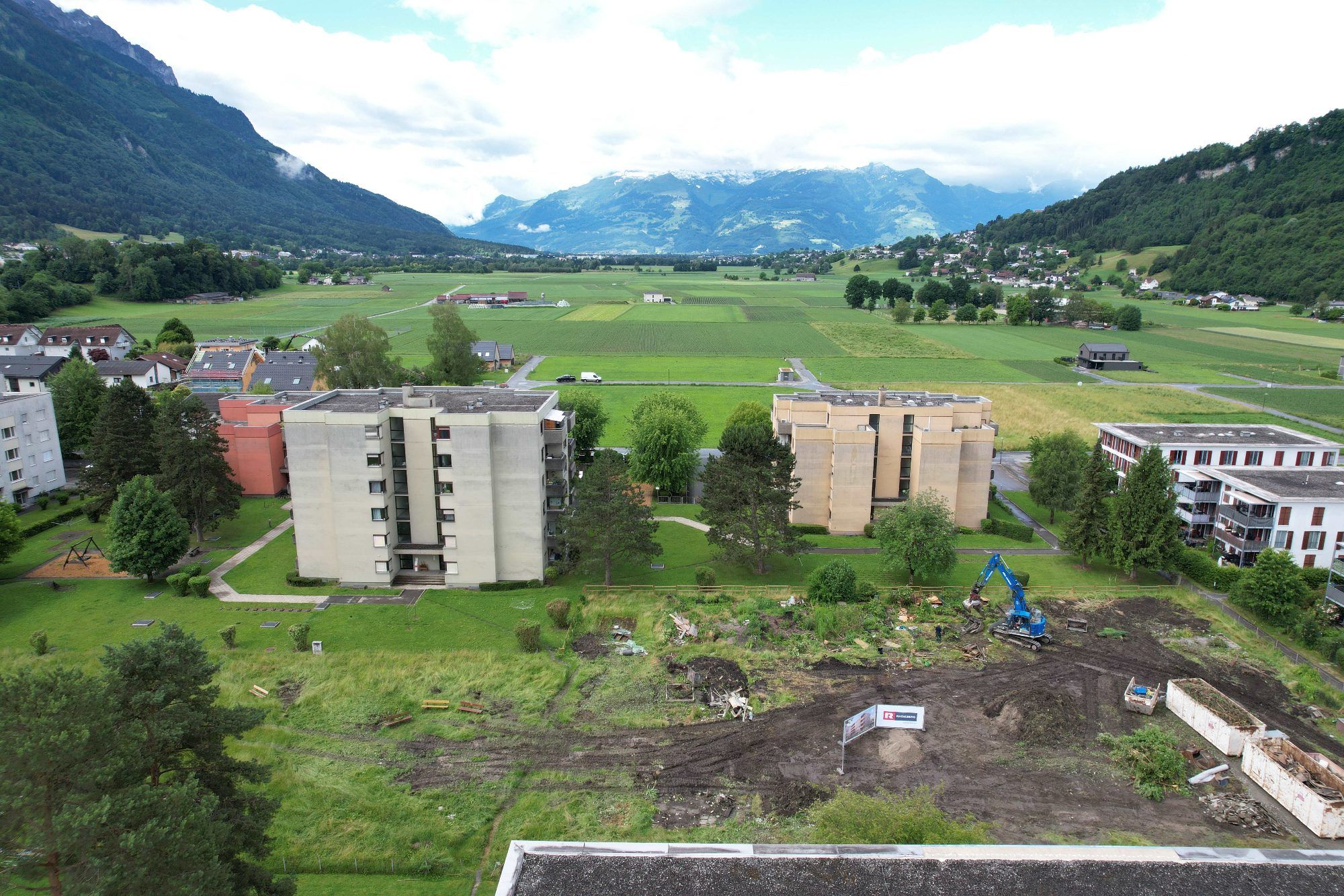 Blück übers Grundstück in Richtung Ried.