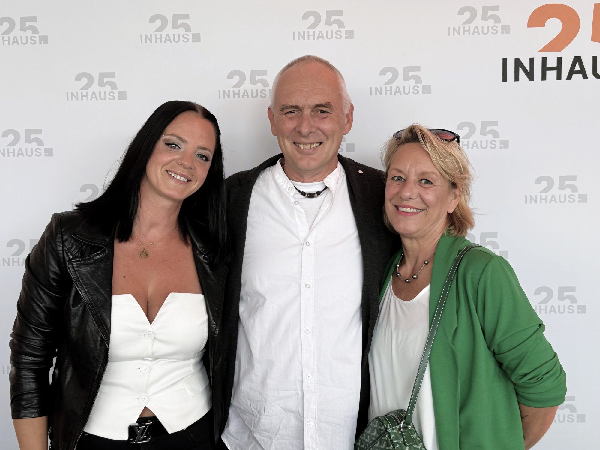 Emmanuella Gross mit Burkhard und Andrea Stöckl.