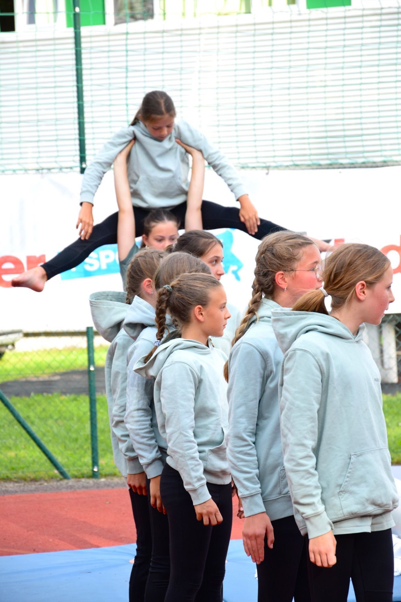 Darbietung der Sportmittelschule Nüziders im Rahmen der Abschlussfeier mit Siegerehrung in Tschagguns