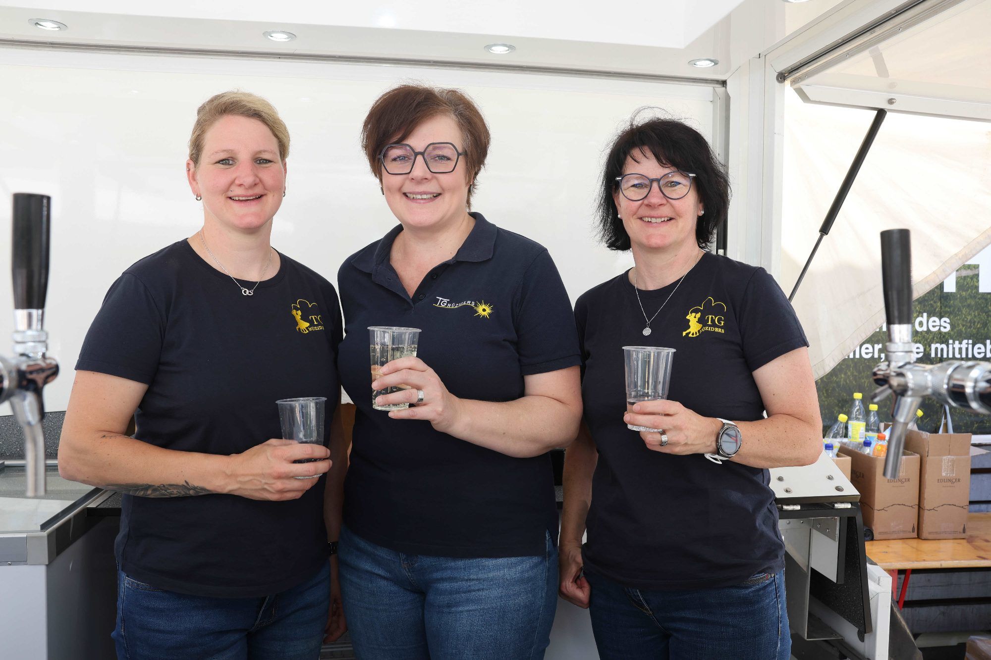 Sonja Burtscher, Theresia Käfer und Sabine Heim von der Trachtengruppe Nüziders.