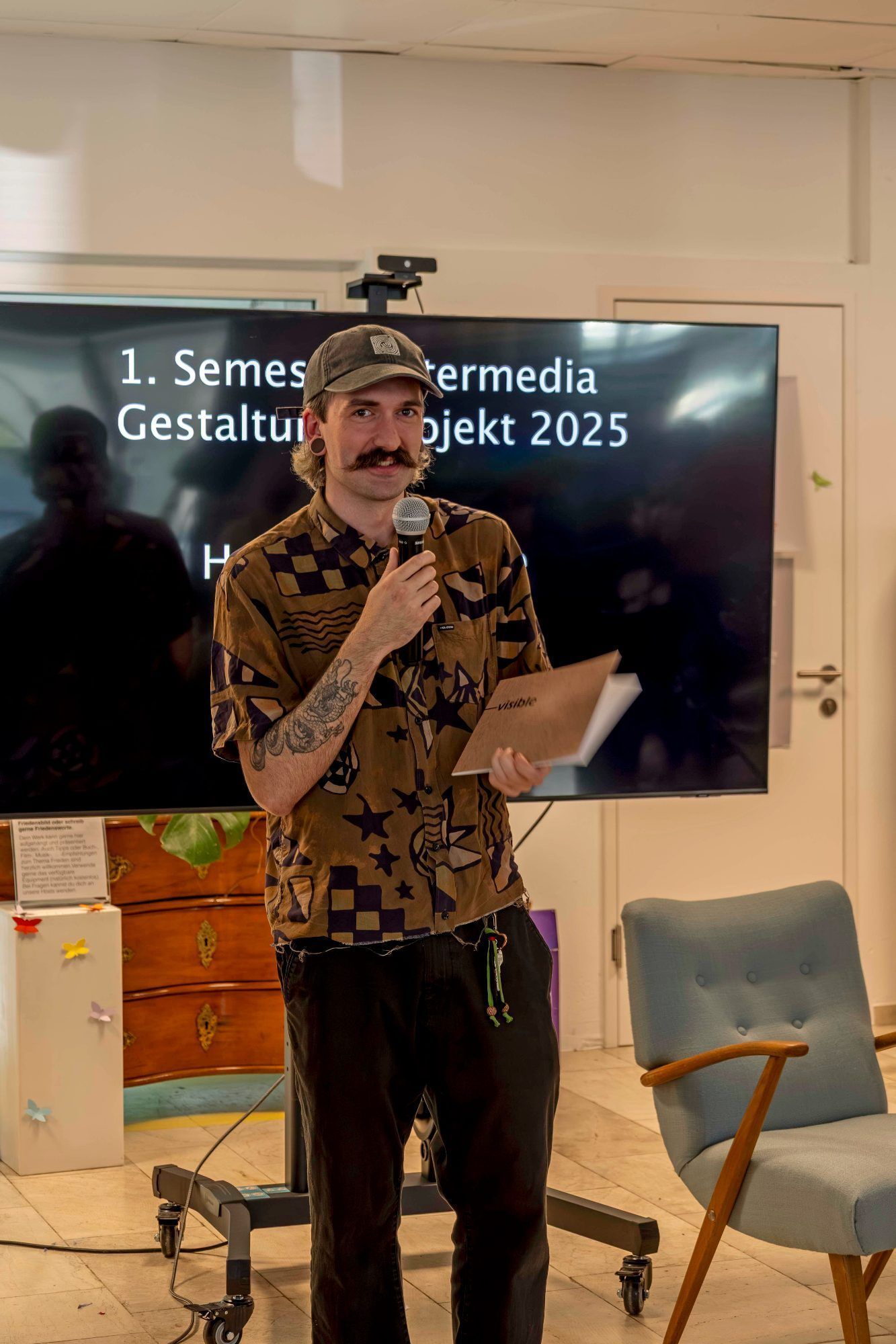 Bei der Vernissage stellten die Studierenden ihre Projekte persönlich vor und gaben Einblicke in ihre kreativen Prozesse.