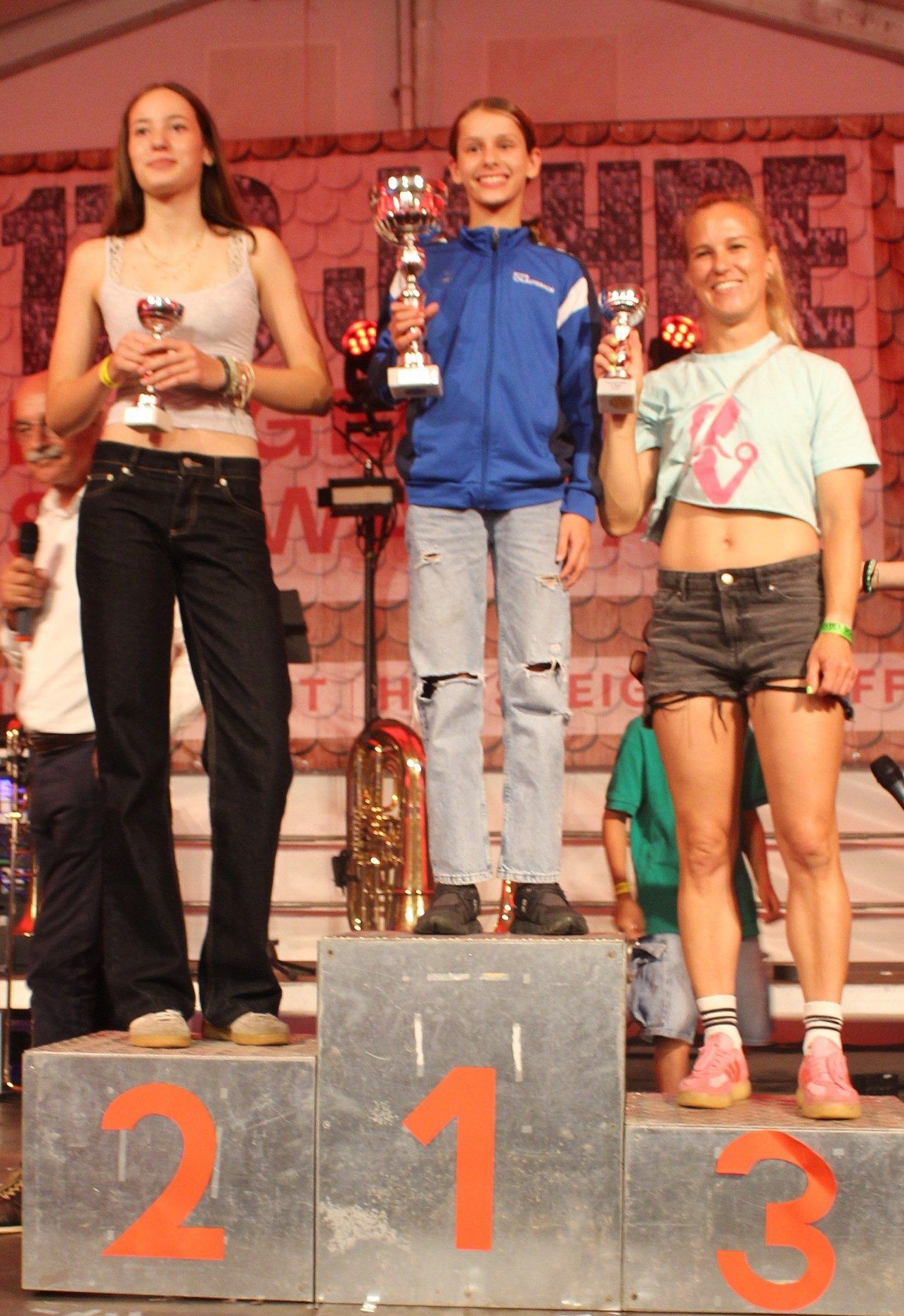 Die schnellsten Damen: Heidi Fuchshofer (1.), Ella Flatz (2.) und Melanie Schwendinger (3.).