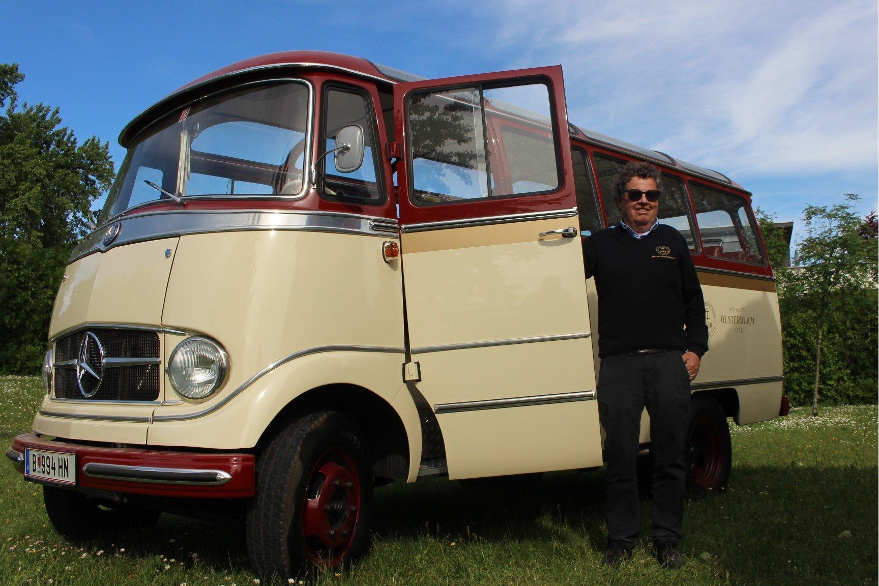 Mit dem Werbe-Oldtimer steuerte Markus Flatz selbst einen Beitrag zur Fahrzeugschau zum Tag der offenen Tür bei der Historischen Schifffahrt Bodensee bei.