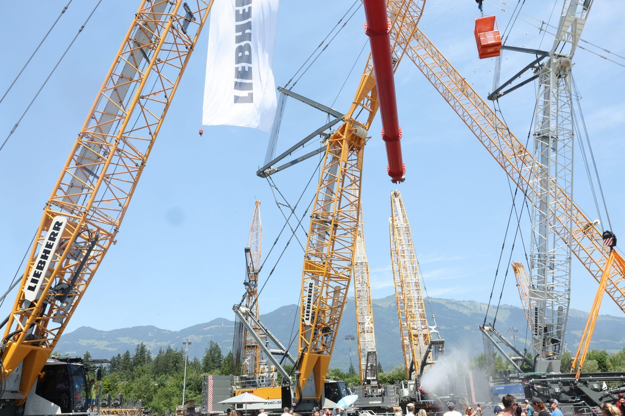 Liebherr-Firmenjubiläum wurde Volksfest