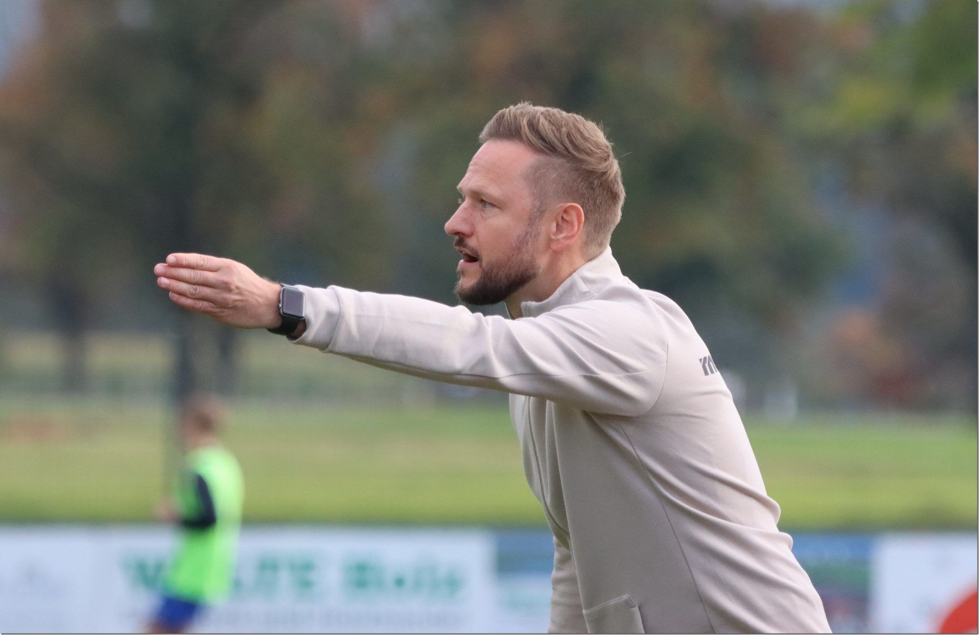 Wolfurt Coach Jürgen Maccani kann im Heimspiel aus eigener Kraft den Aufstieg fixieren. KNOBEL