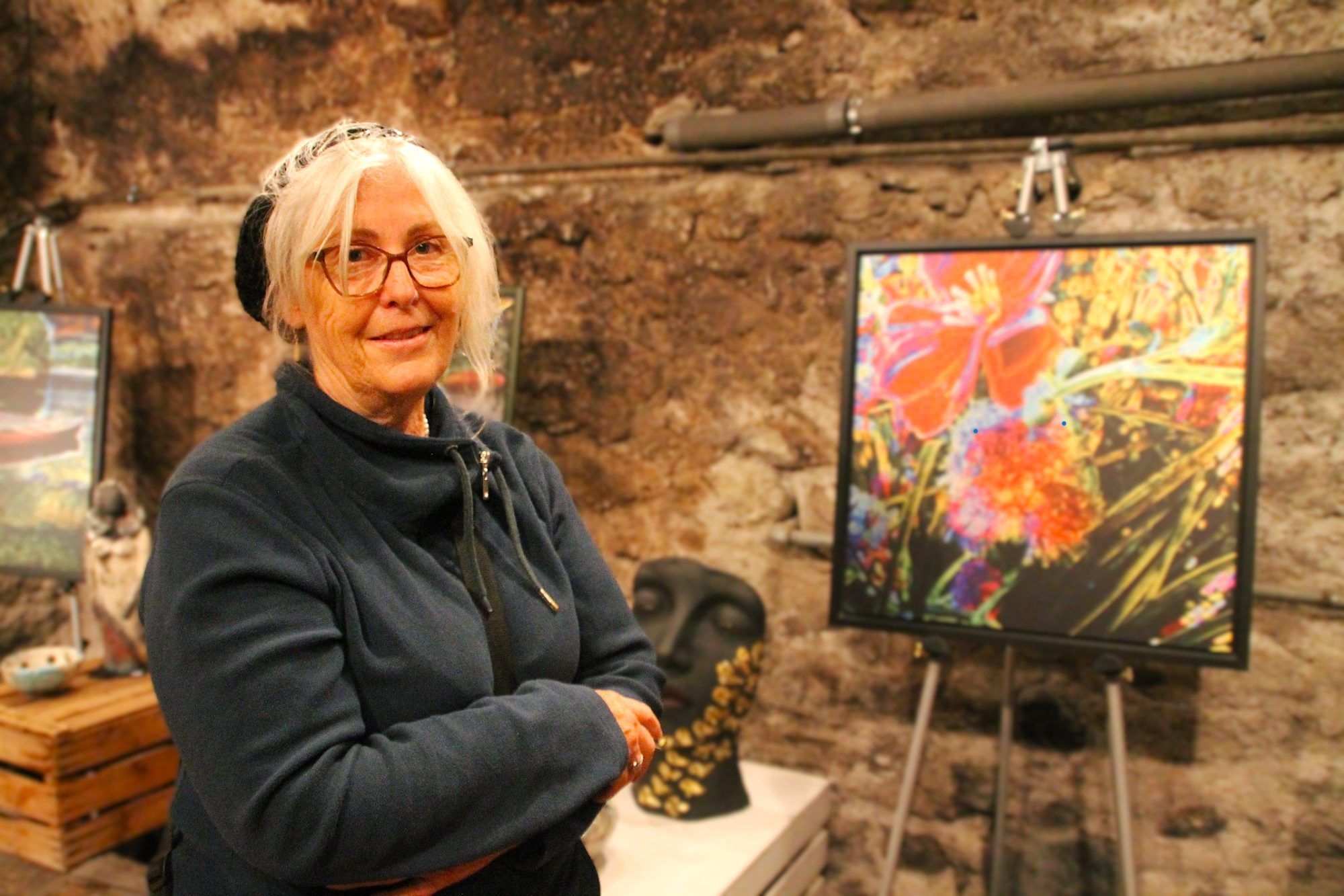 Waltraud Kircher stellt heuer Kunstwerke im Freihof Sulz aus.