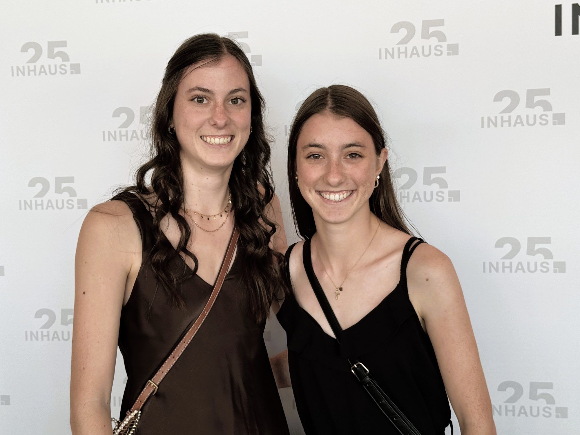 In Partystimmung: Maria und Katja Frick.
