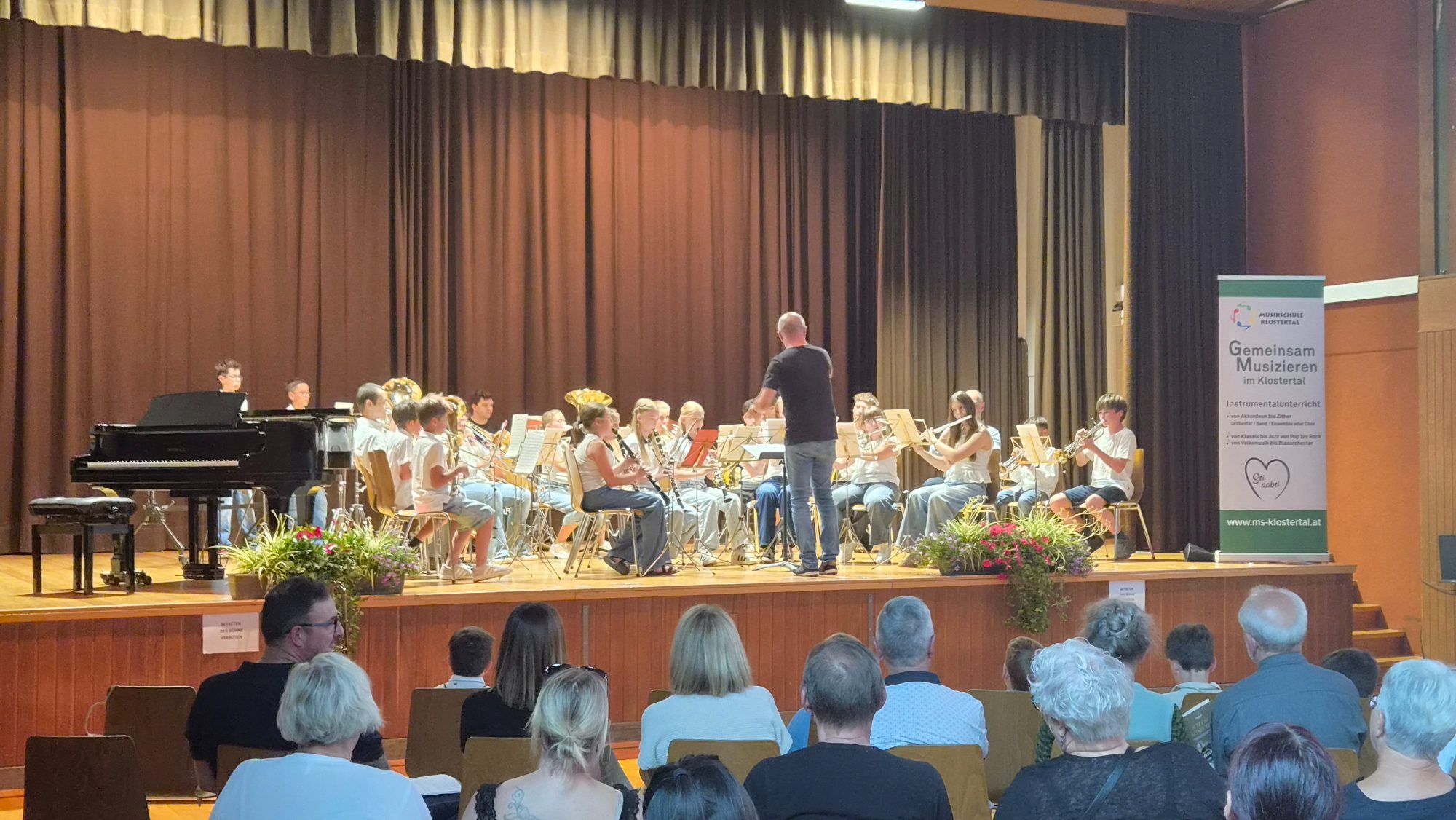Das Schülerblasorchester der Musikschule eröffnete das Schlusskonzert. Foto: MS Klostertal