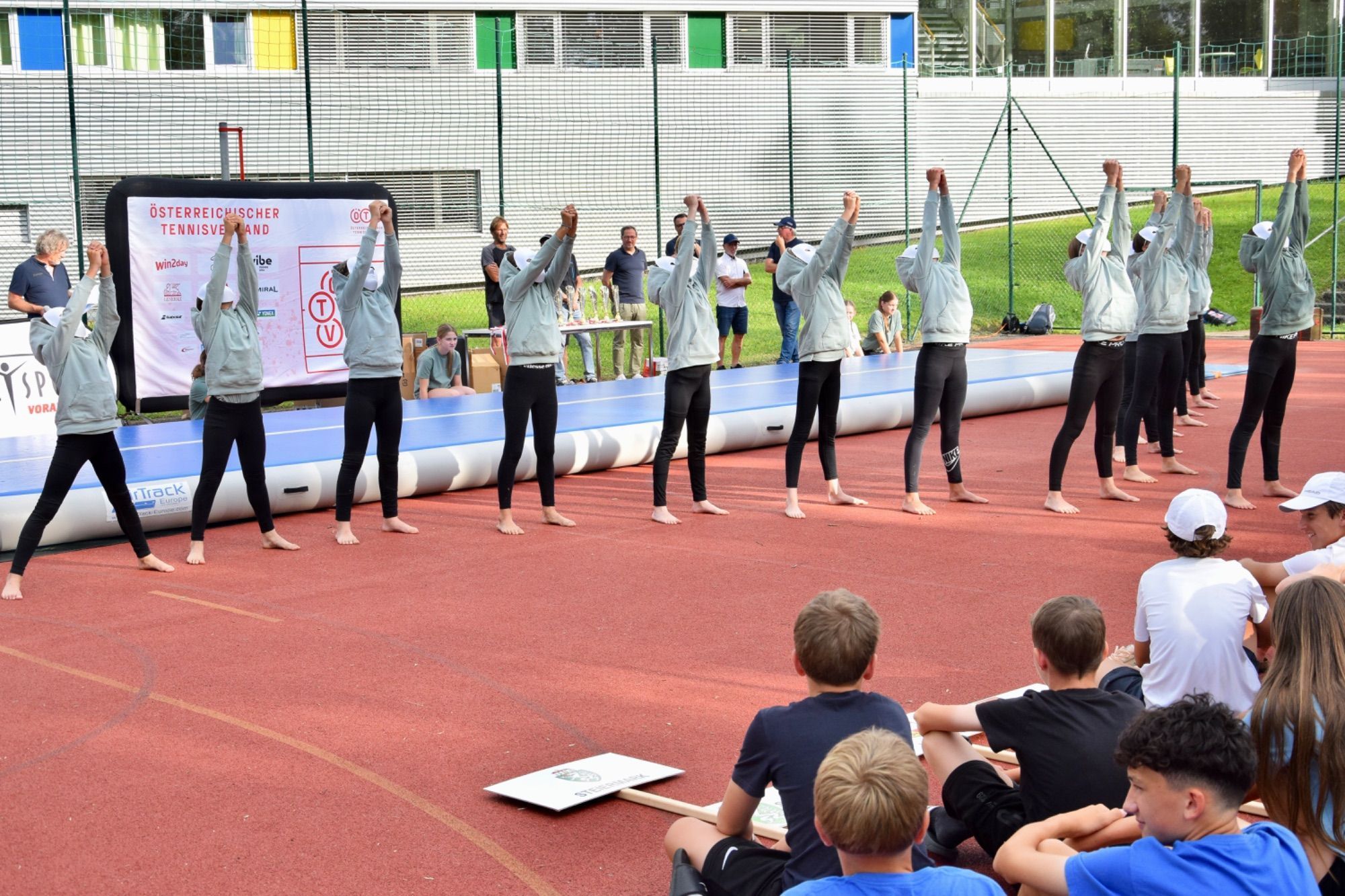 Darbietung der Sportmittelschule Nüziders im Rahmen der Abschlussfeier mit Siegerehrung in Tschagguns