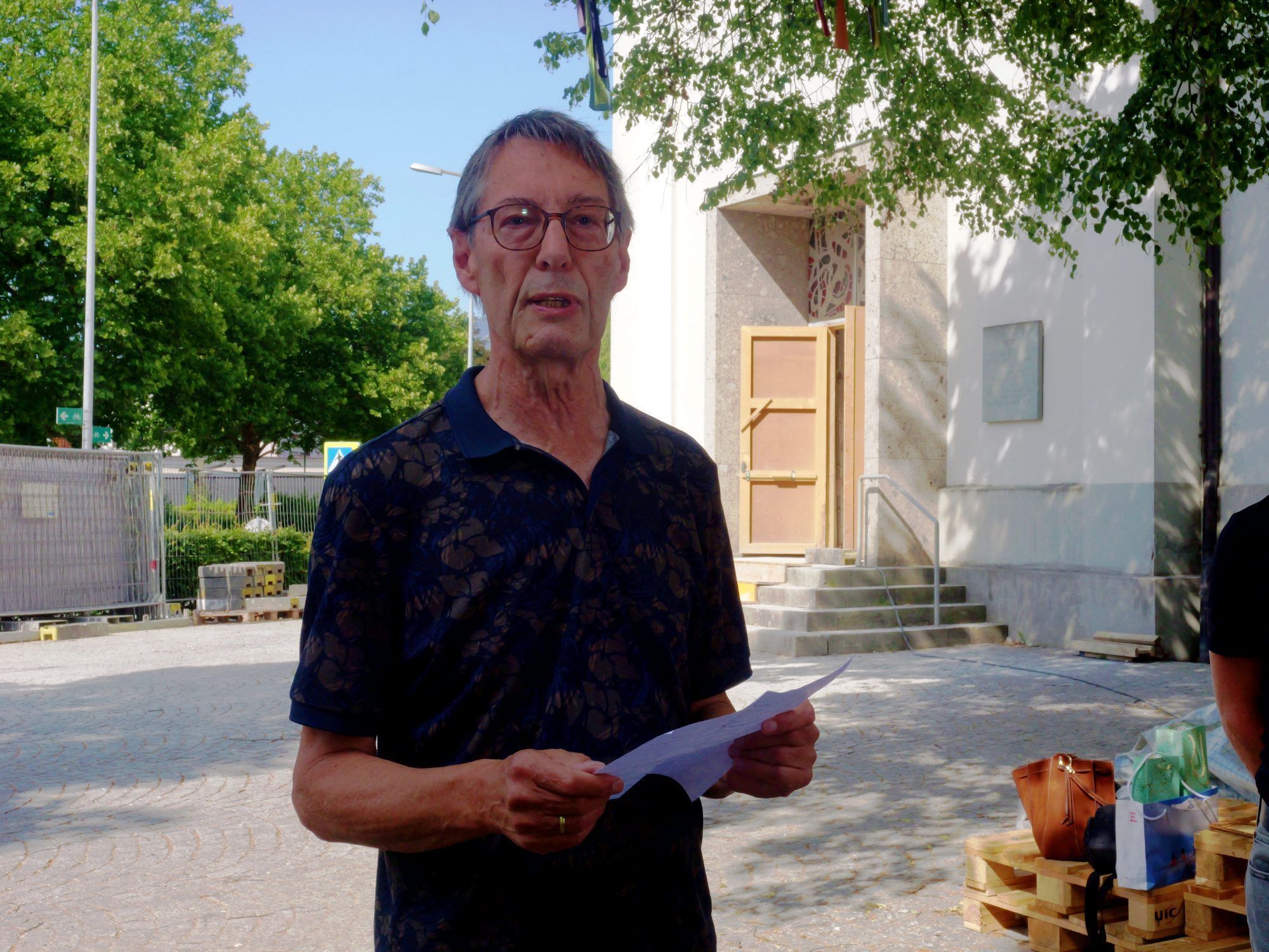 Pfarrkirchenrat Harald Ess führte eingangs in das umfassende Bauprojekt ein.
