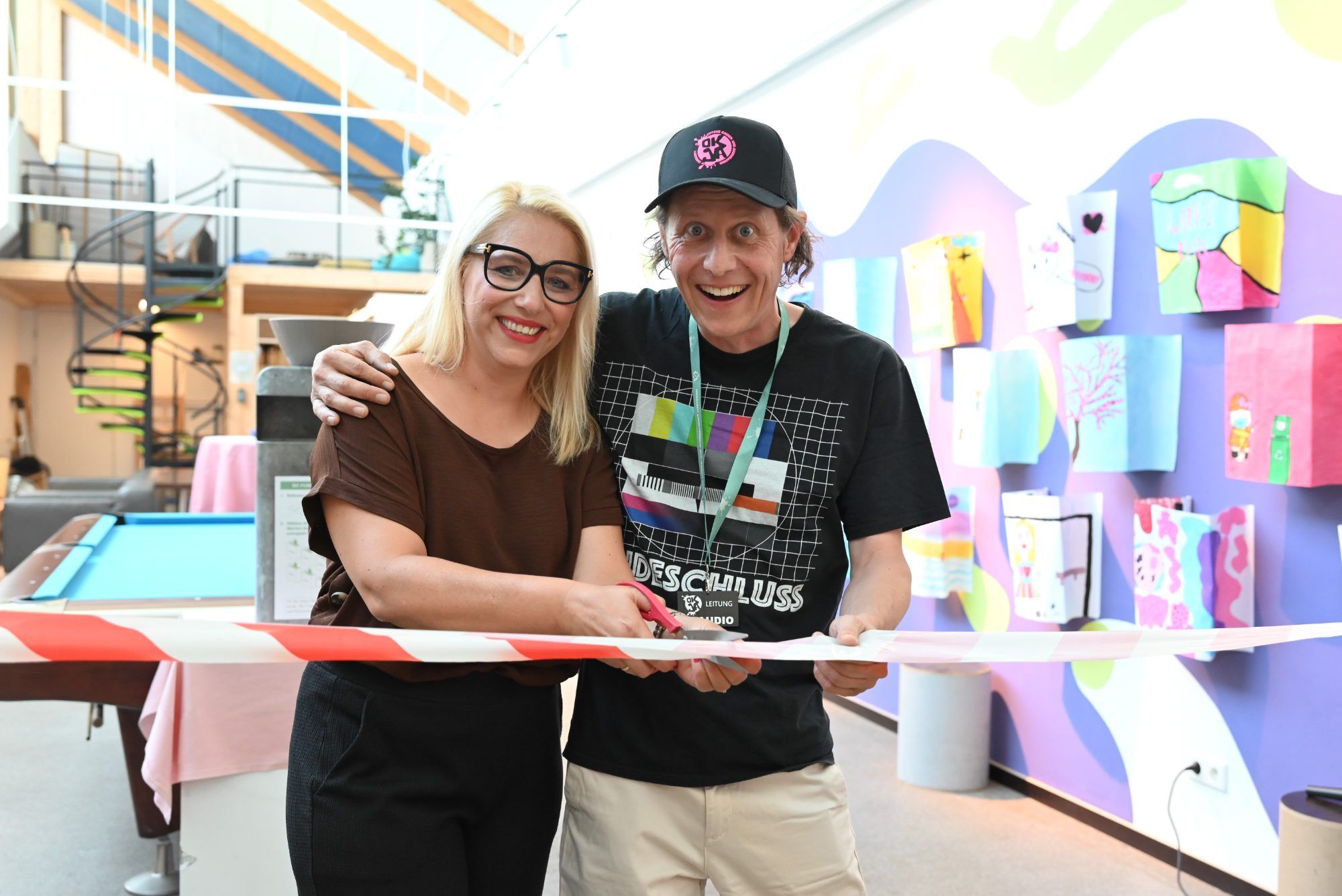 Feierlich eröffneten Nicole Feurstein-Hosp und Claudio Herburger, Leiter der OK-JA!, die Littering-Ausstellung. 