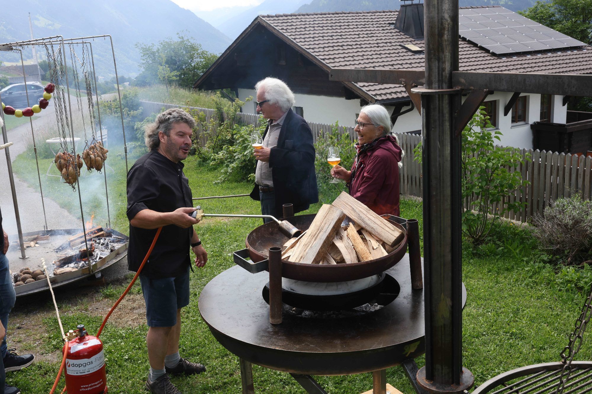 Festmahl in unvergleichlicher Grillwiese
