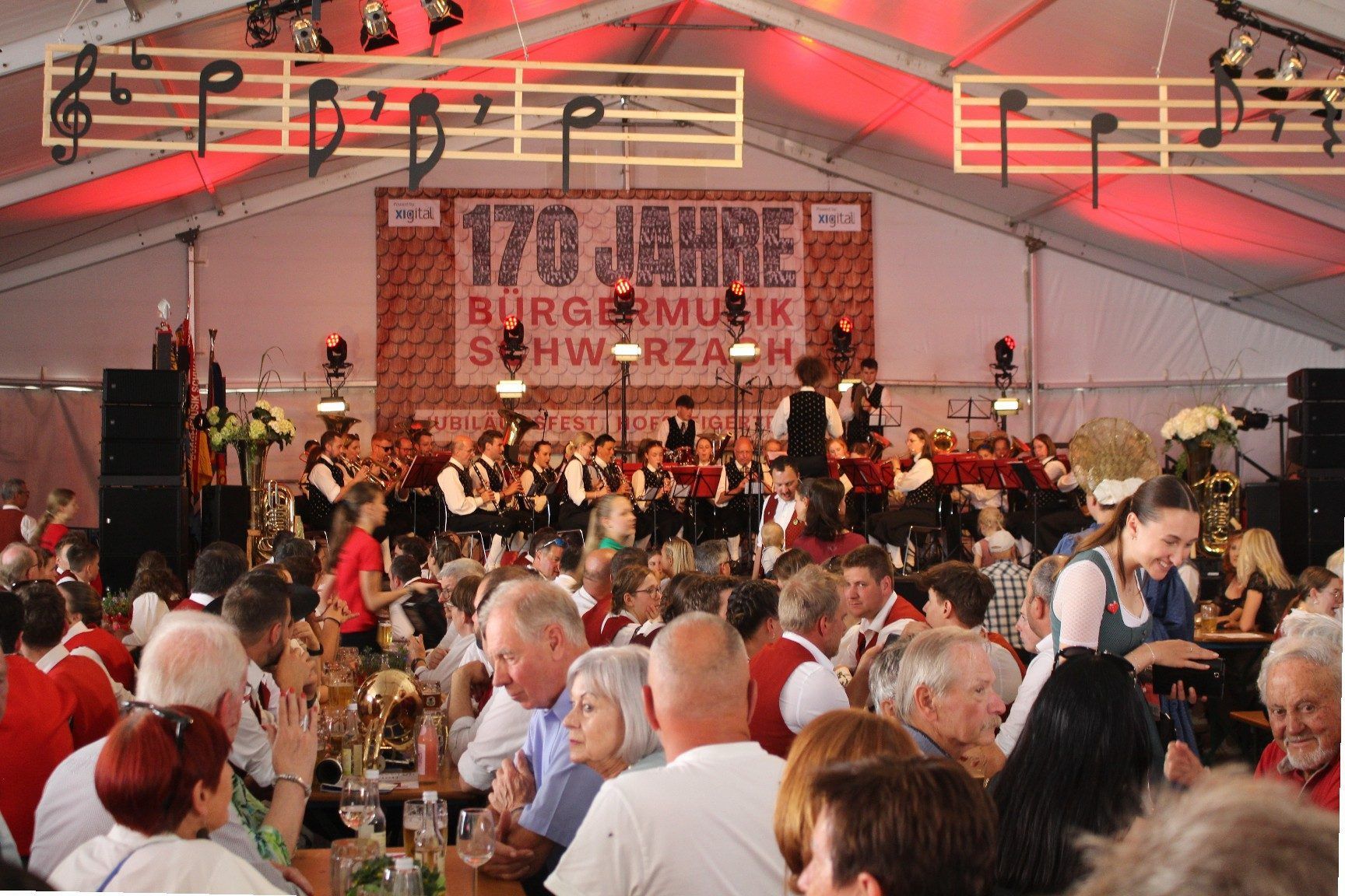 170-Jahr-Jubiläum der Bürgermusik Schwarzach – ein Fest der Hofsteiger Musikvereinigung wie in der guten alten Zeit. Dank großzügiger Sponsoren konnte sogar auf Eintritt verzichtete werden