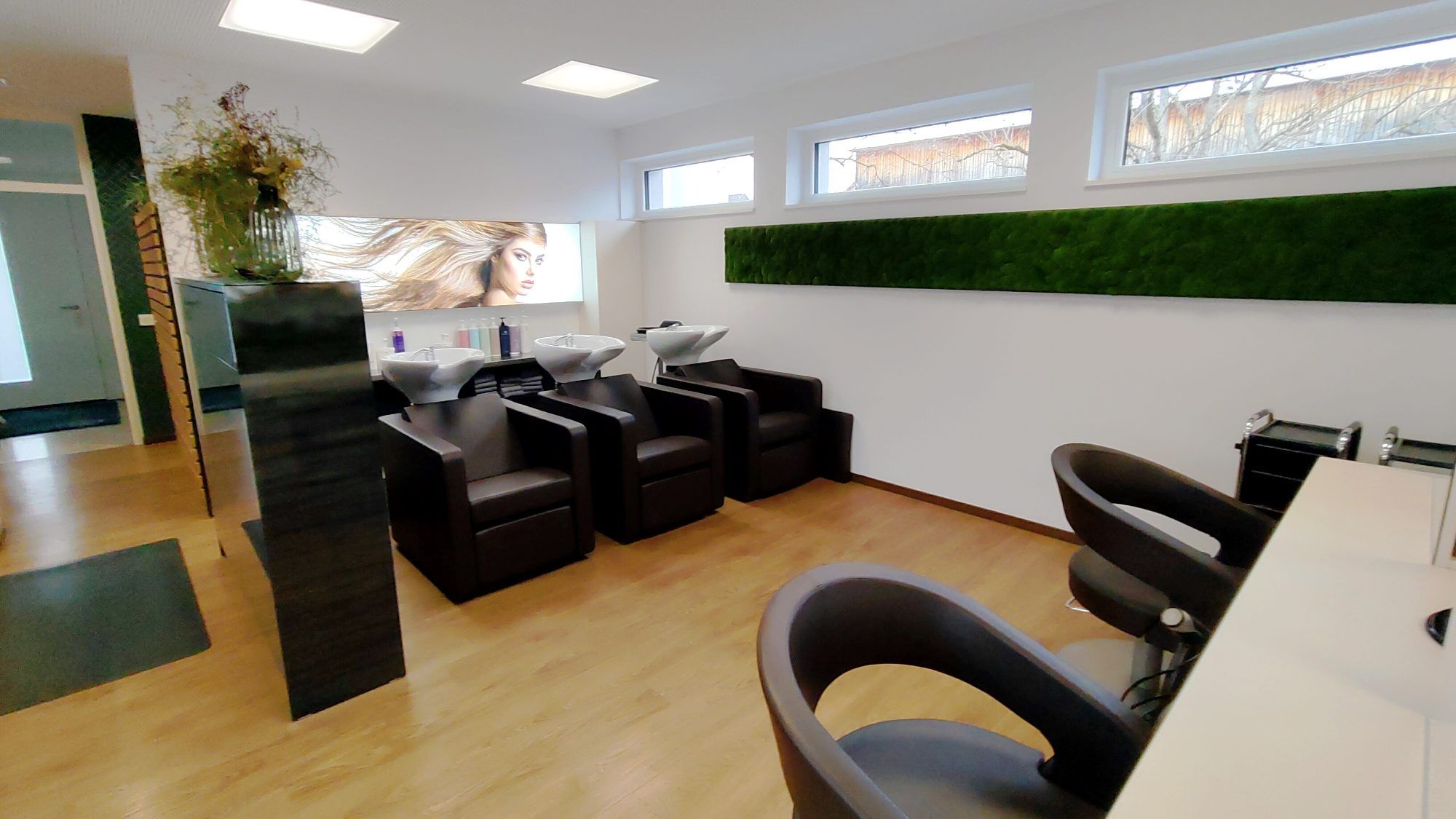 Der moderne, einladende Friseursalon wurde 2021 umfassend erneuert.