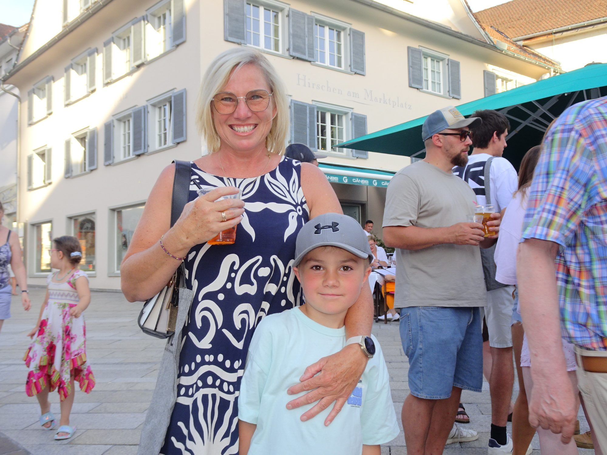 Jakob war mit seiner Oma Daniela Wiesbauer auf dem Stadtfest unterwegs und probierte sich durch viele Spiele- und Kulinarik-Stationen.