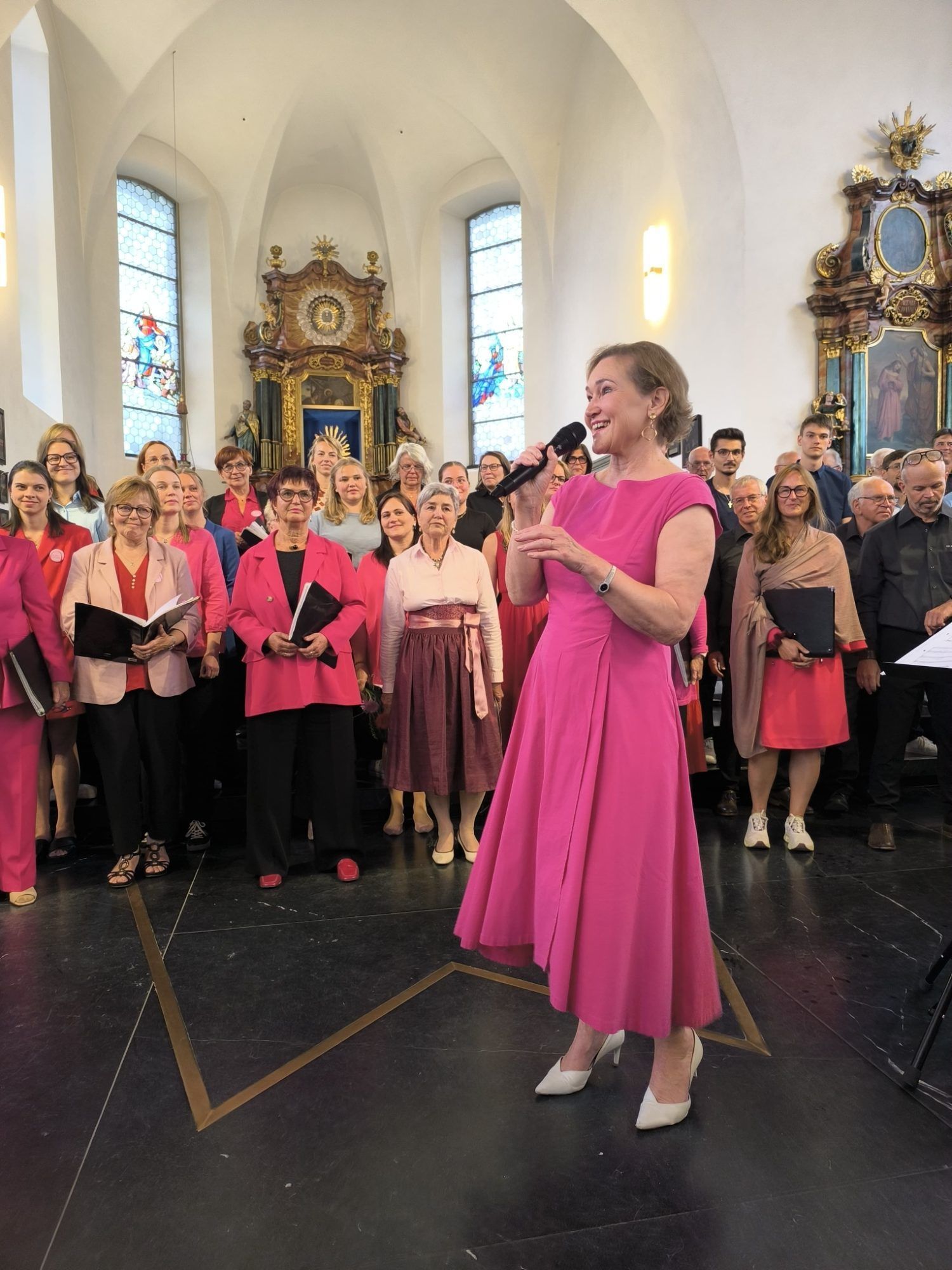Die Chorleiterin bedankte sich für die 27 Jahre lange musikalische Reise. (Foto: Bildsteiner Chor)