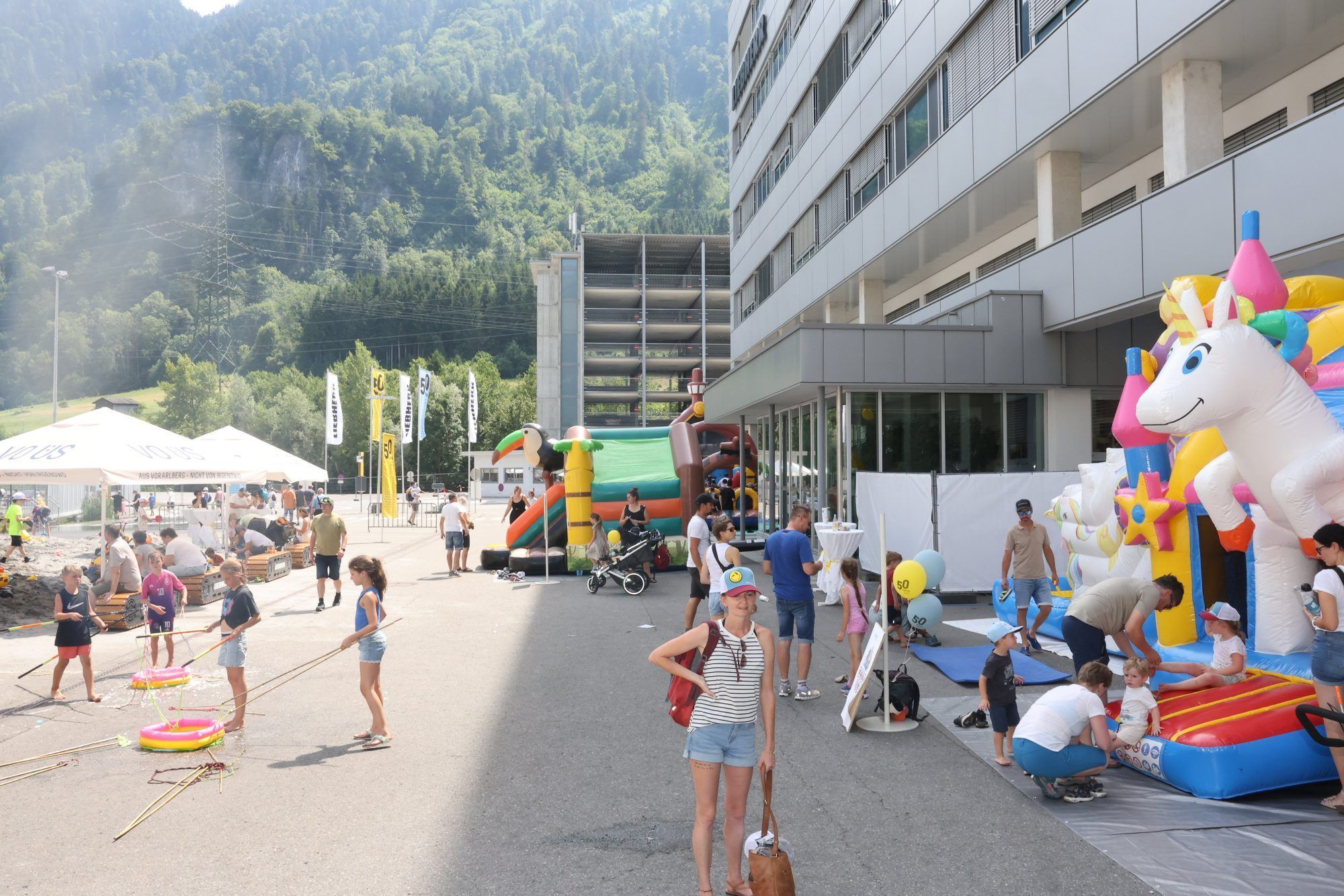 Liebherr-Firmenjubiläum wurde Volksfest