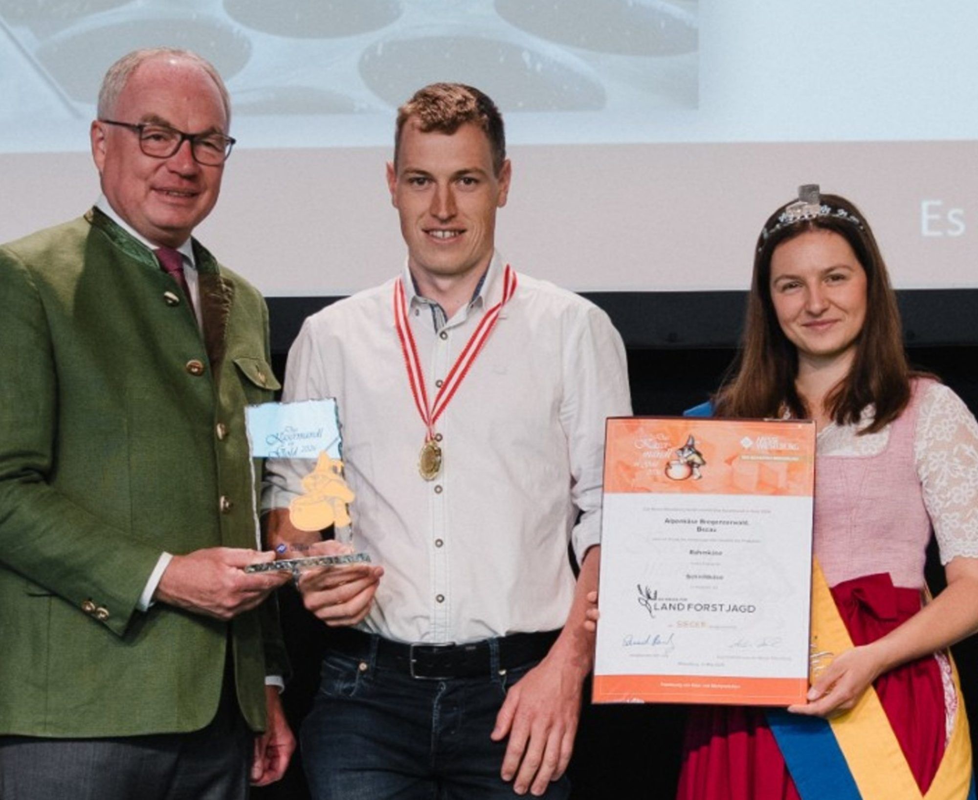 Ein goldenes Kaseermandl für Richard Flatz und sein Team von Alpenkäse Bregenzerwald in der Kategorie Schnittkäse . . .