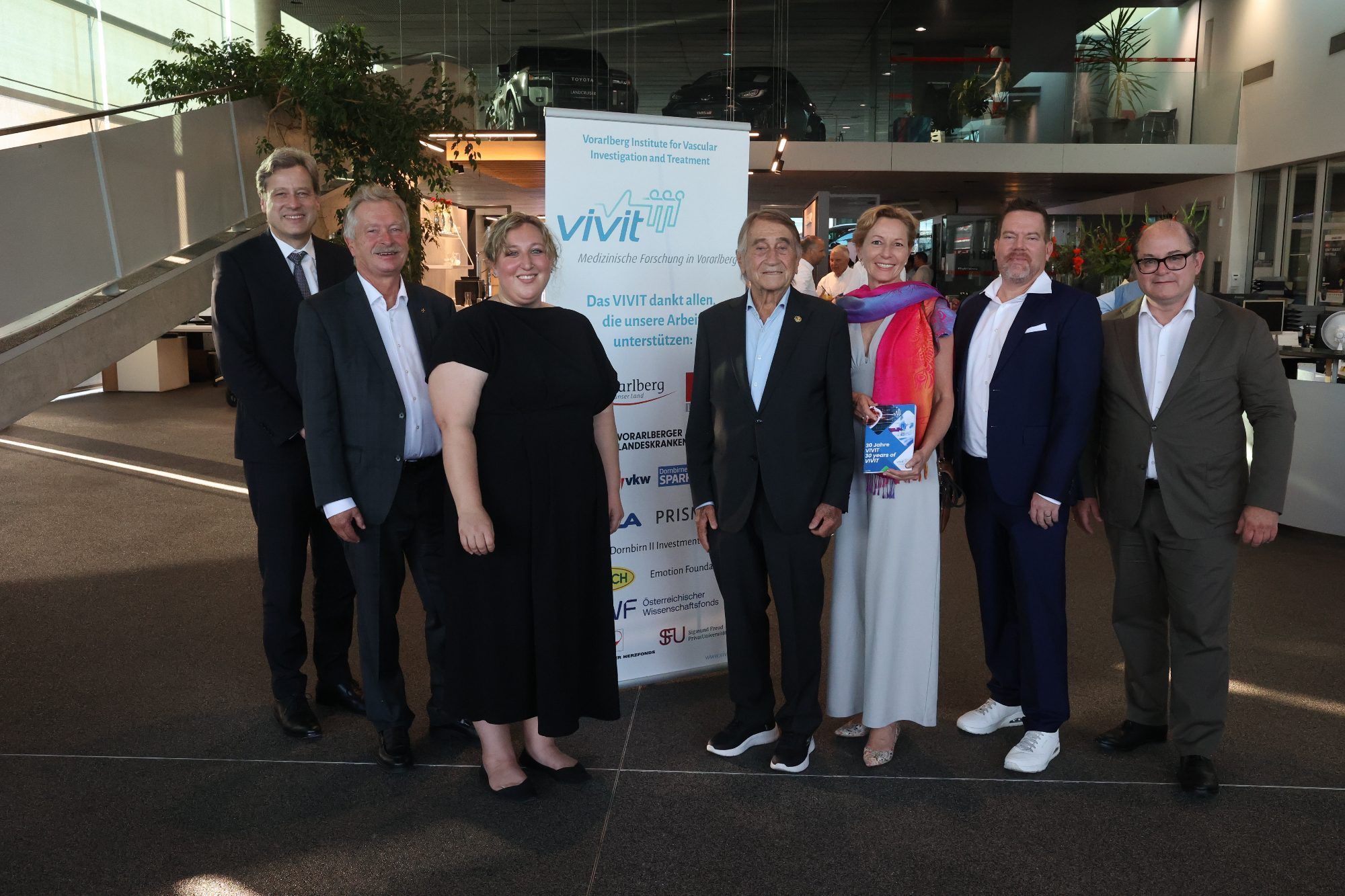 Lorenz Risch, VIVIT-Gründer Heinz Drexel, Alissa Falcone, Manfred Ellensohn, LR Martina Rüscher, VIVIT-GF Andreas Leiherer und HYundai-Import-GF Roland Punzengruber.