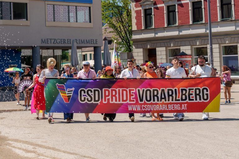 Christopher Street Day in Bildern: Bunte Parade durch Bregenz