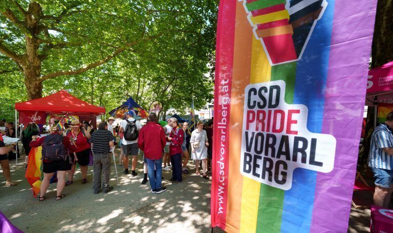 Christopher Street Day in Bildern: Bunte Parade durch Bregenz