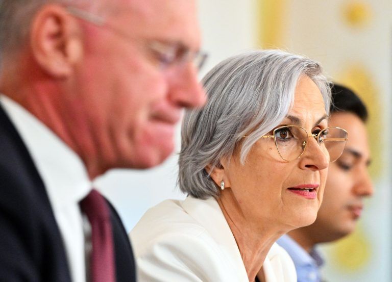 Regierung ringt um Lösungen für volle Gefängnisse