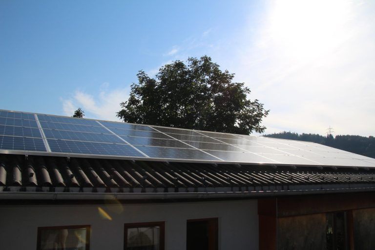 Zu viel PV-Strom zur falschen Zeit: VKW zahlt jetzt Markt- statt Fixpreis