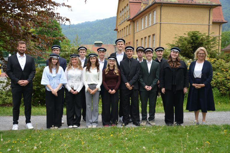 BG-Gallus_Klasse_ 8a_Maturant_innen.jpeg