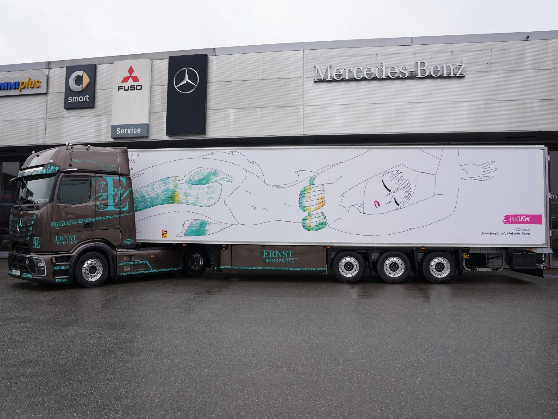 Meerjungfrau erobert Europas Straßen: So kam das Bild einer Bregenzerin auf einen Lkw