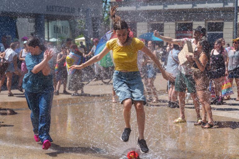 Christopher Street Day in Bildern: Bunte Parade durch Bregenz