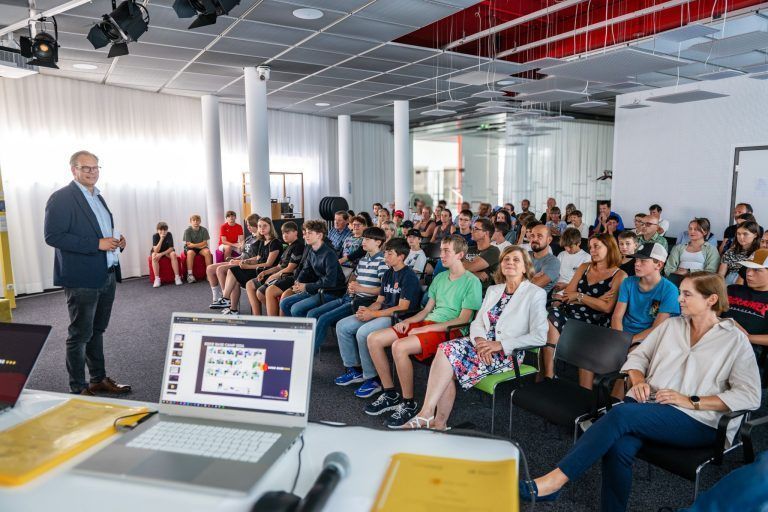 Hier wird Zukunft programmiert: Kreativität und KI beim Code Base Camp 2026 erleben