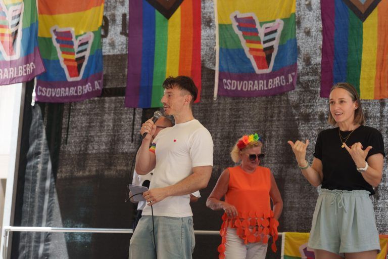 Christopher Street Day in Bildern: Bunte Parade durch Bregenz