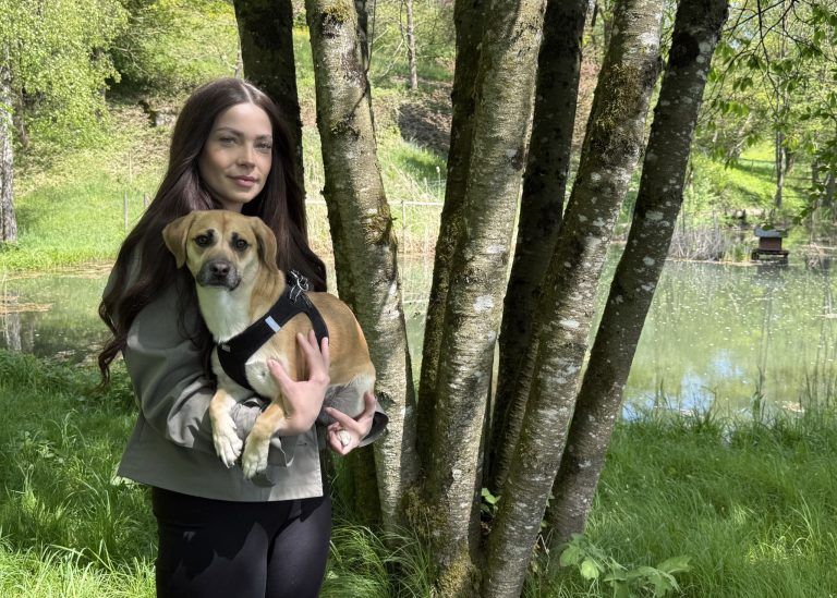 Früher stylte sie Missen hinter der Bühne – heute steht Alina selbst im Finale von "Model Me"