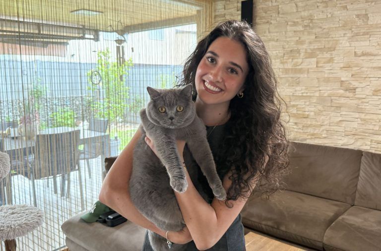 Erst Medaillen auf dem Eis, jetzt der große Laufsteg: Wie Sinem (21) aus Koblach ihren nächsten Traum verfolgt