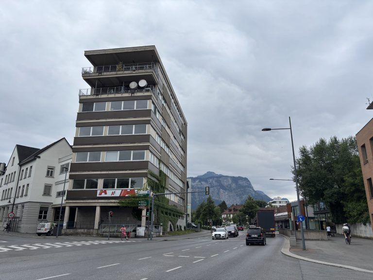 Vom Schandfleck zum grünen Hingucker: Franz Wölfler netzt ein Hochhaus
